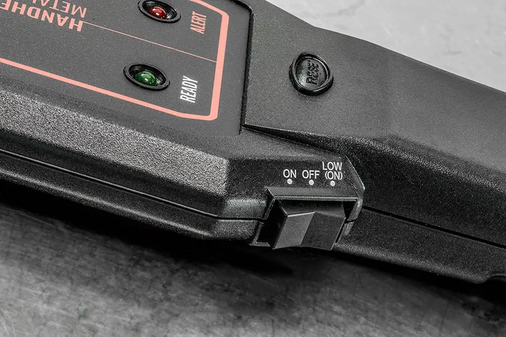 49001 HAND-HELD-METAL-DETECTOR-SECURITY-4.webp
