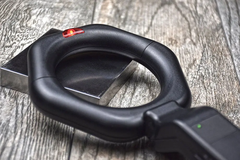 49003 Professional-Hand-Held-Metal-Detector-Wand-With-Round-Ring-security-2.webp