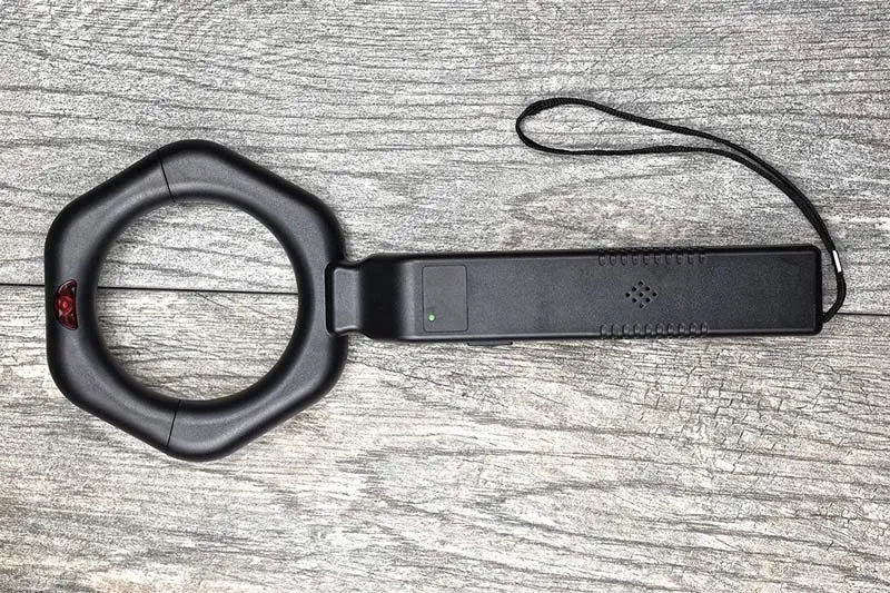 49003 Professional-Hand-Held-Metal-Detector-Wand-With-Round-Ring-security-1.webp