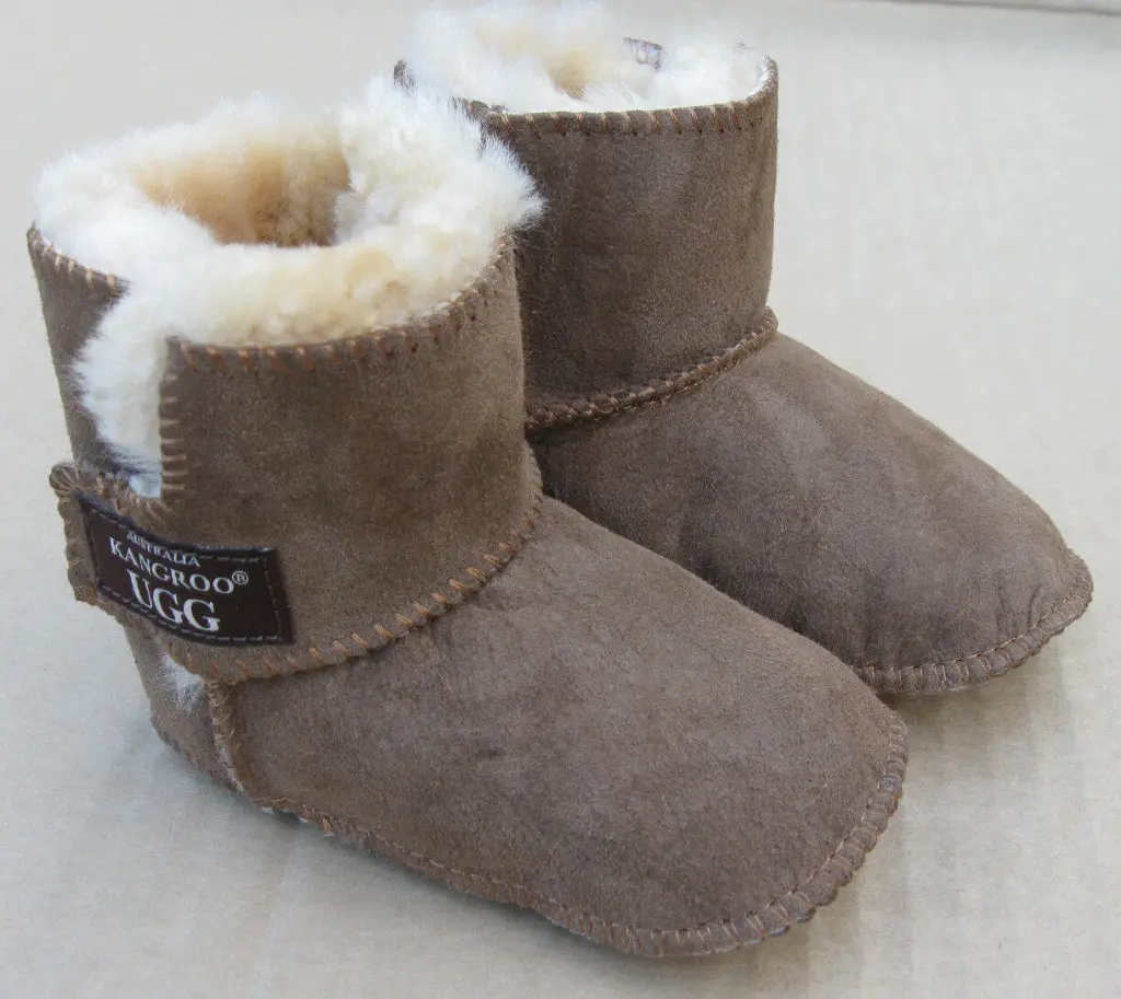 0766 baby-ugg_sheepskin-baby-booties-brown-1.webp
