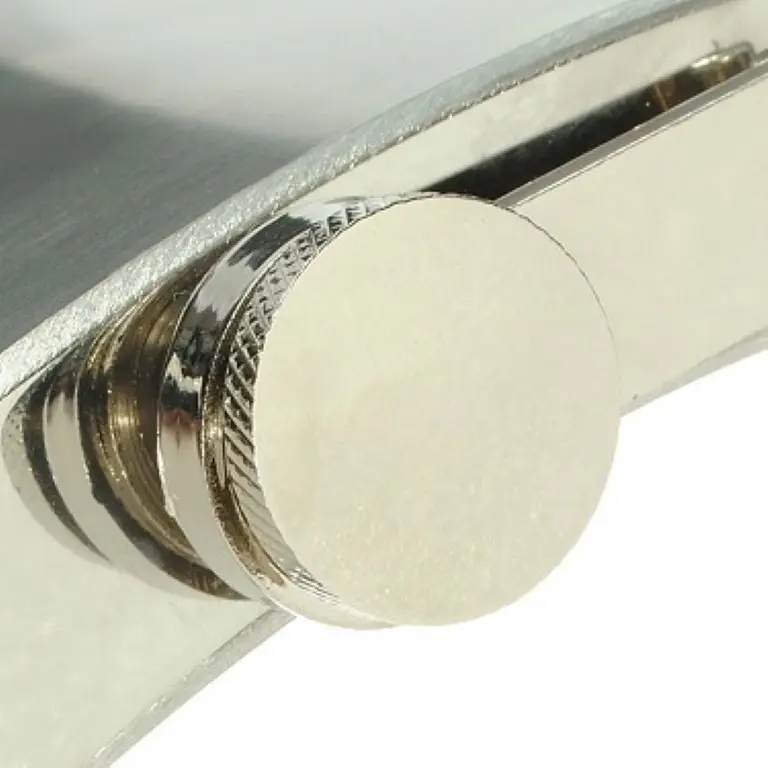 22906_hip flask_2 (Medium).webp