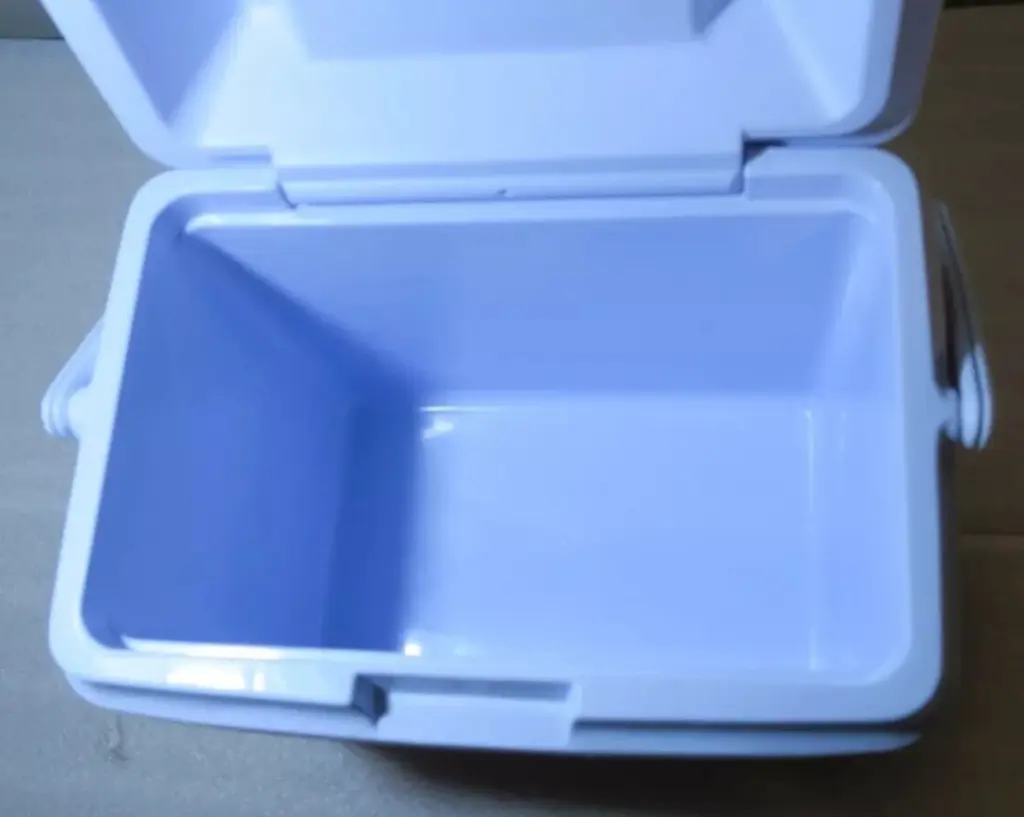 34702 Rubbermaid-ice-chest-cooler-10-quart-red (5).webp